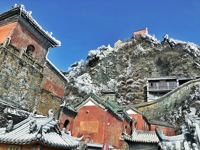 首諾信十年十座山